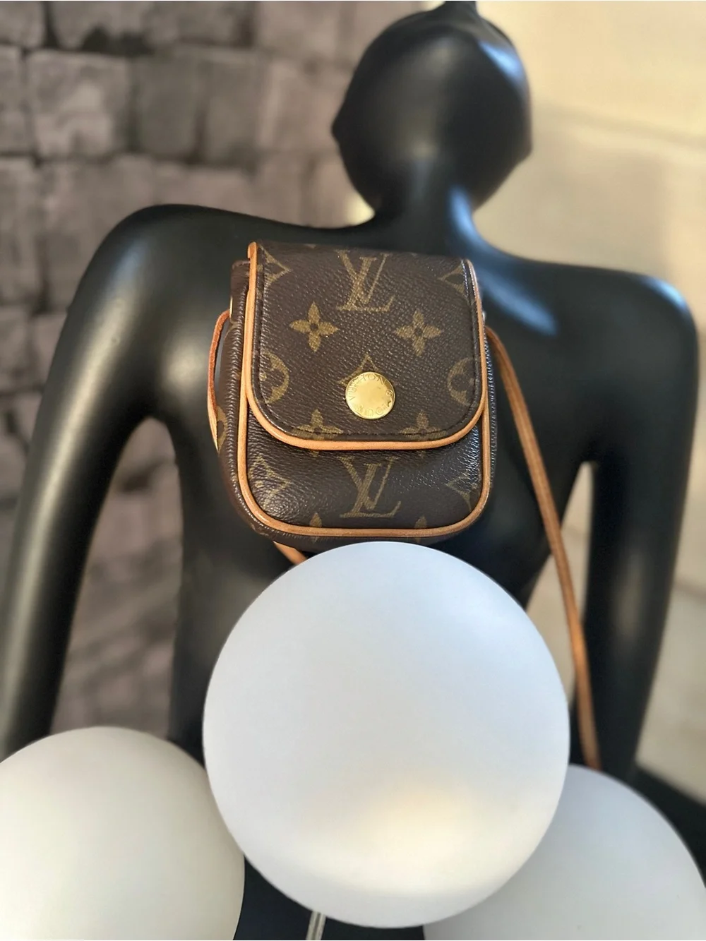 Louis Vuitton Monogram Pochette Cancun Shoulder Bag Very good condition